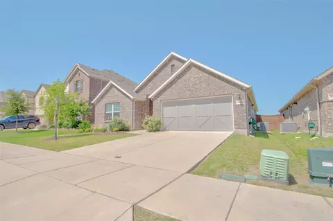 4913 Cleves Ave, Aubrey, TX 76227