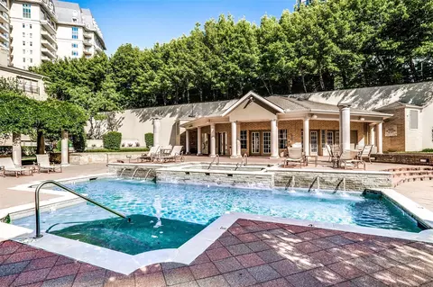 3400 Welborn St #427, Dallas, TX 75219