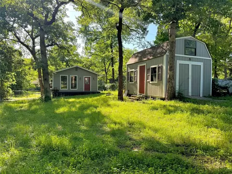 1001 Leaning Oak Dr, Tool, TX 75143