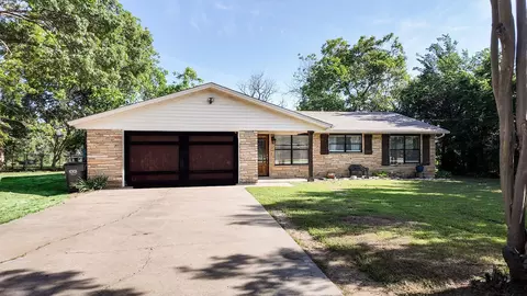 408 Walnut Creek Dr, Azle, TX 76020