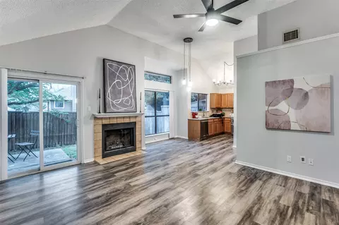921 Boxwood Dr, Lewisville, TX 75067