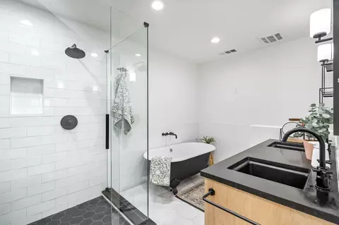 Bath - 428 Summit Dr, Richardson, TX 75081 photo 1 of 4