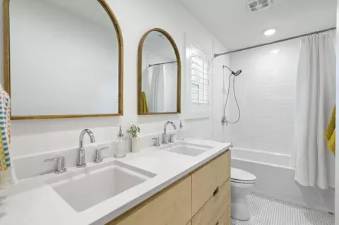 Bath - 428 Summit Dr, Richardson, TX 75081 photo 3 of 4