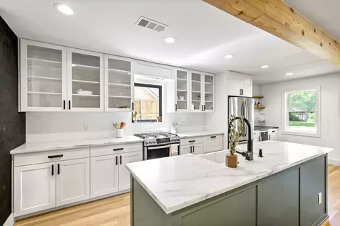 Kitchen - 428 Summit Dr, Richardson, TX 75081 photo 3 of 4