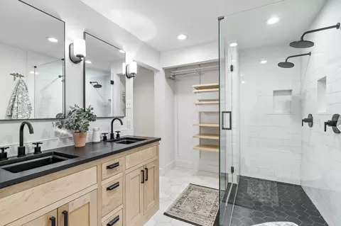 Bath - 428 Summit Dr, Richardson, TX 75081 photo 2 of 4