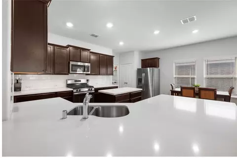 1404 Trumpet Dr, Fort Worth, TX 76131