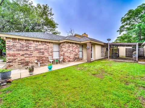 2517 Butterfield Dr, Fort Worth, TX 76133