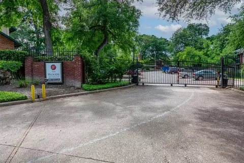 8601 Park Ln #424, Dallas, TX 75231