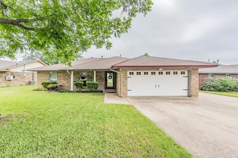 3703 Moselle Dr, Arlington, TX 76016