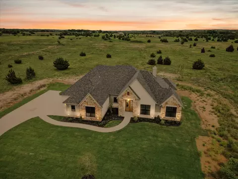 811 Dovie Ln, Milford, TX 76670