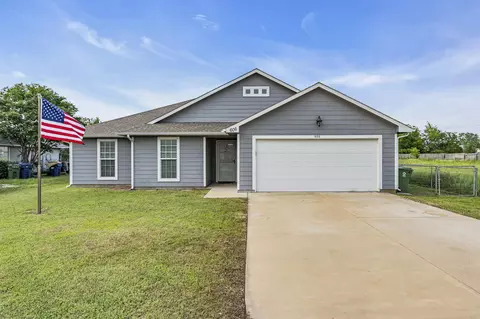 606 Lamp Post Ln, Oak Point, TX 75068