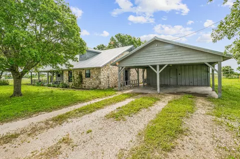 754 County Road 2376, Walnut Springs, TX 76690 photo 2