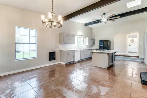 206 W Cardinal St, Ector, TX 75439