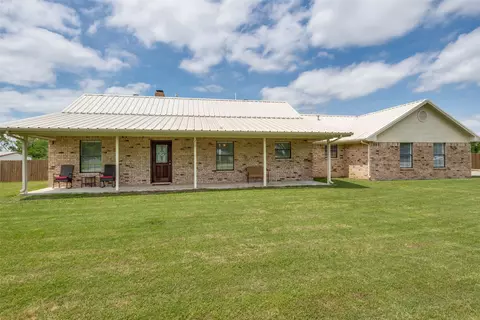 710 Arapaho Dr, Tioga, TX 76271