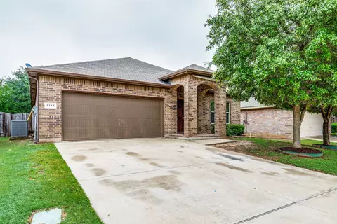 1117 New Meadow Dr, Azle, TX 76020