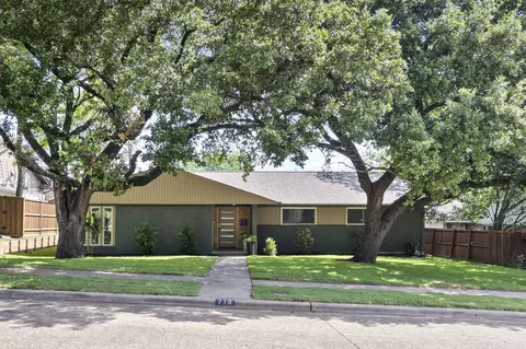 718 Bondstone Dr, Dallas, TX 75218