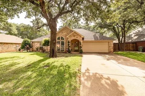 7712 Aubrey Ln, North Richland Hills, TX 76182