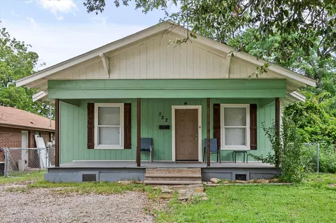 722 W Beddell St, Fort Worth, TX 76115