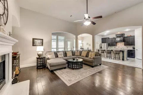 7115 Parkwood Dr, Sachse, TX 75048