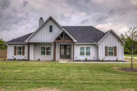 3460 Meadow View Ln, Greenville, TX 75402
