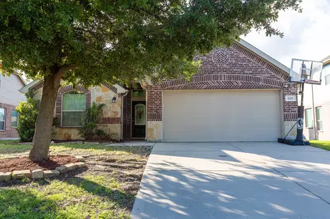 820 Misty Oak Trl, Burleson, TX 76028