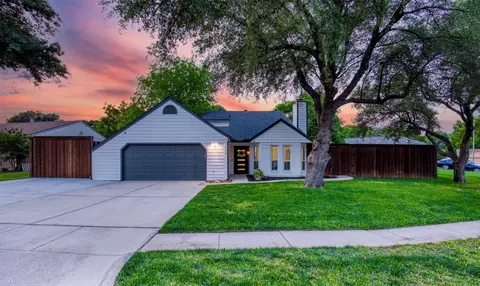 315 Sandlewood Ln, Euless, TX 76039