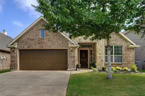 1225 Realoaks Dr, Fort Worth, TX 76131