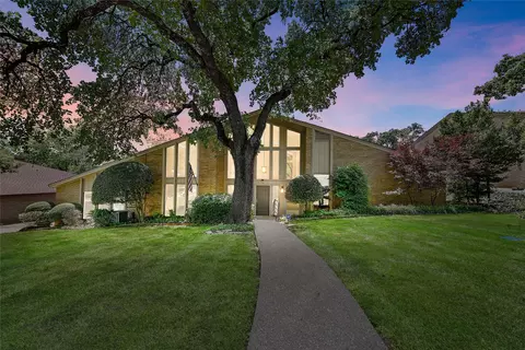 2302 Oak Forest Ct, Arlington, TX 76012