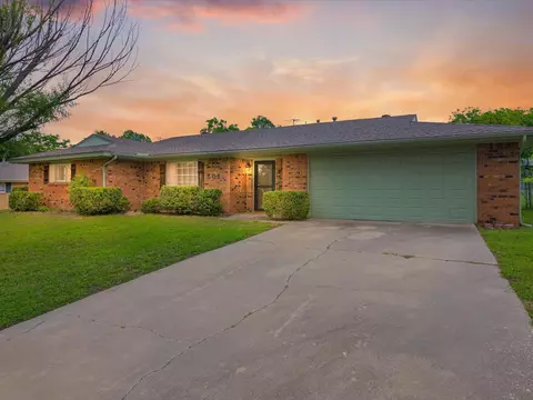 505 Patterson St, Bowie, TX 76230