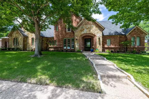 301 Eagles Ct, Trophy Club, TX 76262