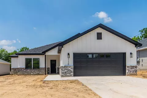 1120 Edgar St, Greenville, TX 75401