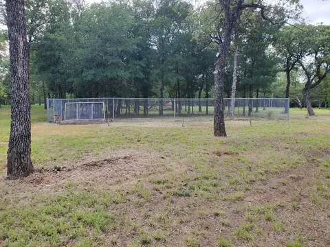 101 Pheasant Run Ct, Sunset, TX 76270 photo 11