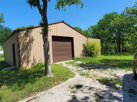 101 Pheasant Run Ct, Sunset, TX 76270 photo 2