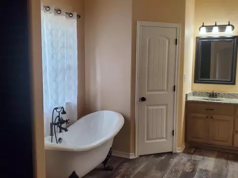 101 Pheasant Run Ct, Sunset, TX 76270 photo 9