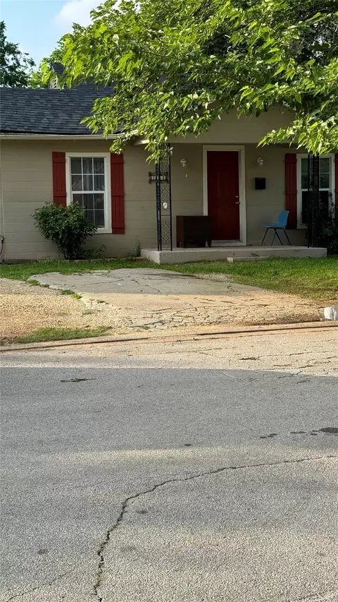 212 W Franklin Ave, Saginaw, TX 76179