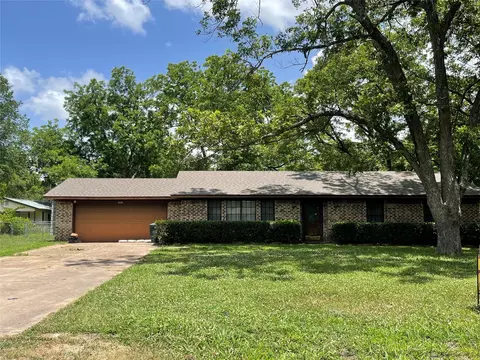 210 College St, Roxton, TX 75477