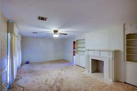 Living - 3013 Highway 155, Coushatta, LA 71019 photo 3 of 4