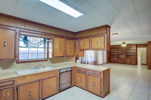 Kitchen - 3013 Highway 155, Coushatta, LA 71019 photo 2 of 3