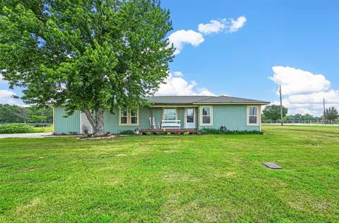 190 Springfield Ct N, Springtown, TX 76082