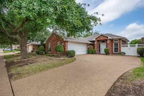 725 Nandina Way, Waxahachie, TX 75165