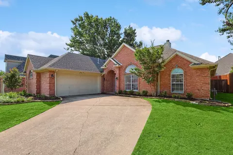 2708 Holly Brook Ct, Bedford, TX 76021