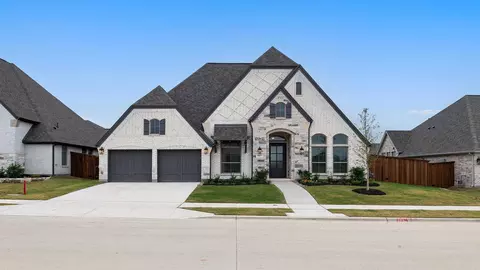 10477 Gray Hills Dr, Fort Worth, TX 76126