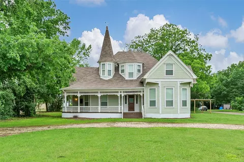 700 S Louisiana St, Grandview, TX 76050