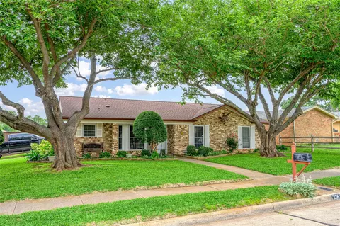216 Old Hickory Dr, Irving, TX 75060