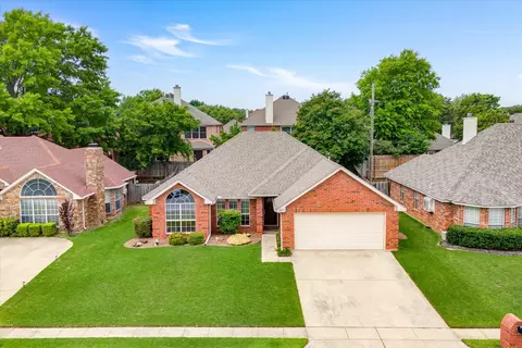 3007 Clairemont Ln, Euless, TX 76039
