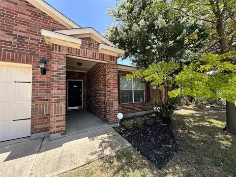 10017 Silent Hollow Dr, Fort Worth, TX 76140