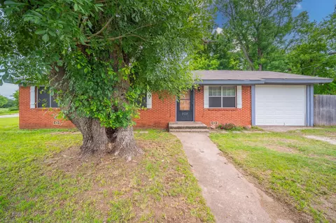 707 Rock St, Bowie, TX 76230