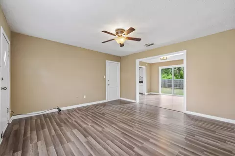 Living - 558 Elm St, Canton, TX 75103 photo 3 of 4