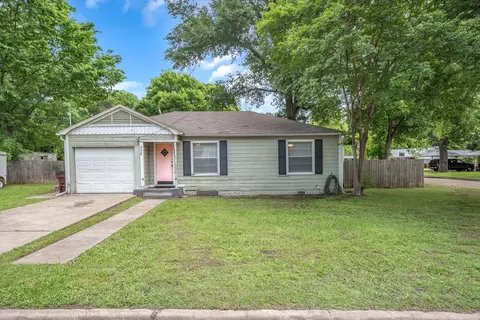 Exterior - 558 Elm St, Canton, TX 75103 photo 1 of 7