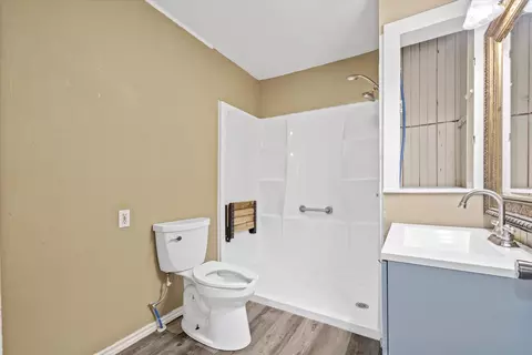 Bath - 558 Elm St, Canton, TX 75103 photo 1 of 1